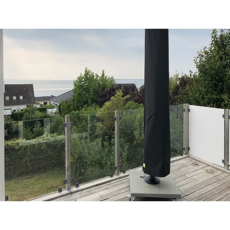 Parasol overtræk med lynlås. God kvalitet. Nem at tage af og på.
