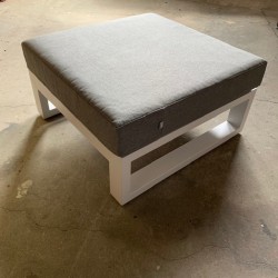 Udendørs puf i hvid beige outdoor hynde