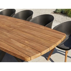 Bådformet havebord med ægte teak. Kryds ben giver mange siddepladser.