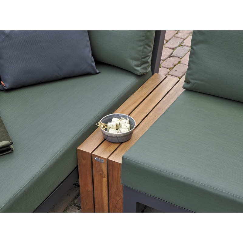 Timber bord til at stille mellem sofa og hjørne