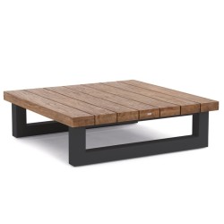 Udendørs sofaborde i rustikt teak træ og i lette materialer.