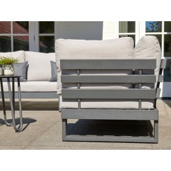 LIFE Ibiza hjørnesofa med lys grå all weather hynder. Vedligeholdelsesfrit