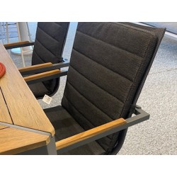 TILBUD Havestole af galvaniseret stål giver lidt mere vægt. Zita stolen har rigtig god siddekomfort.