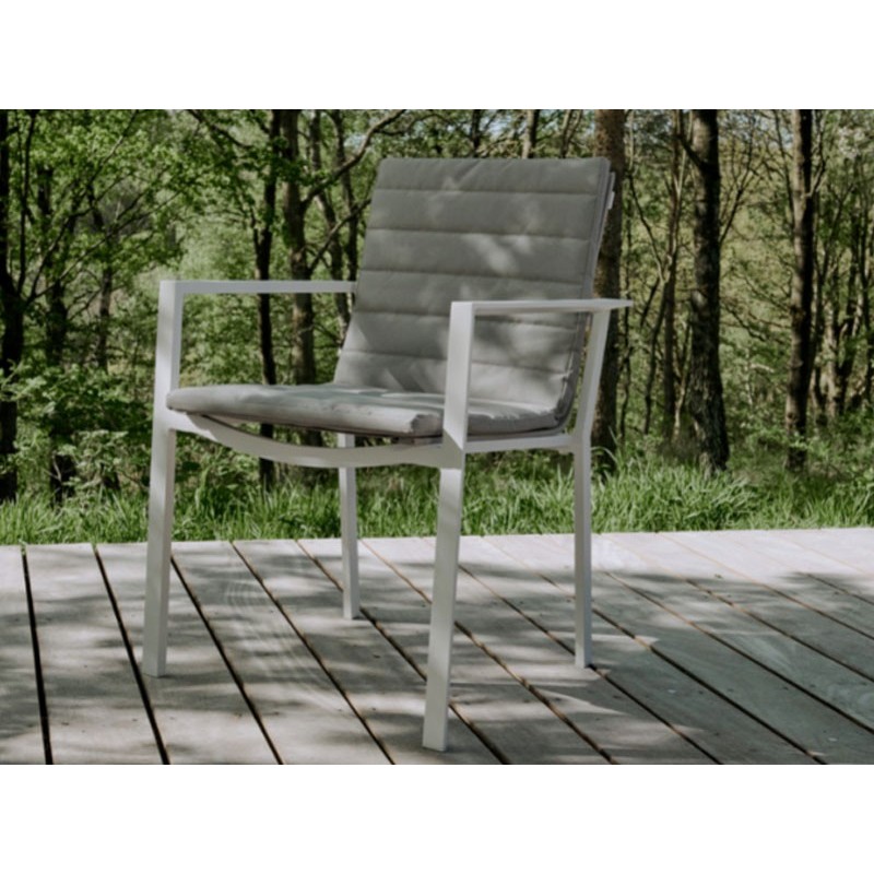 Outdoor stolhynder i all weather stof. Kan ligge udenfor hele sommeren.
