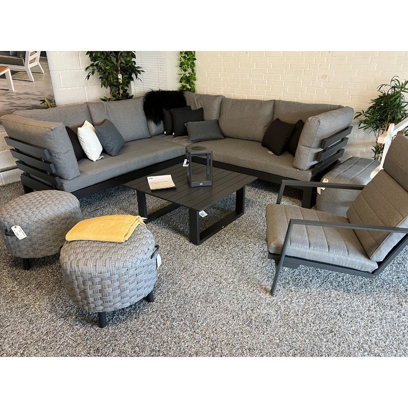 LIFE Ibiza hjørnesofa med lys grå all weather hynder. Vedligeholdelsesfrit