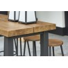 Stort barbord i robust teak træ og rustfrit stel.